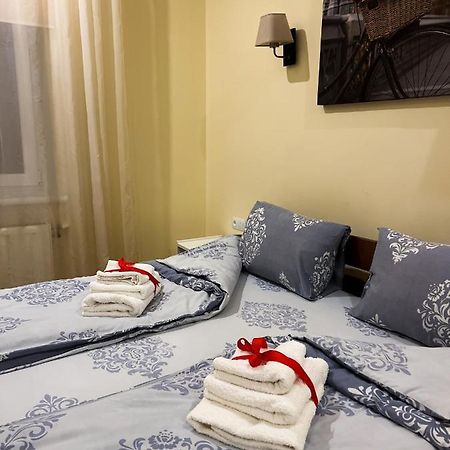 Homey Apartment On Vicheva Str. Lviv Kültér fotó